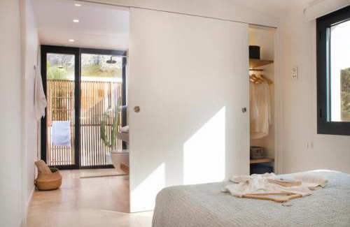 Colonia de Sant Pere Apartment | Experience YourHouse Iris House: Family-Friendly Retreat