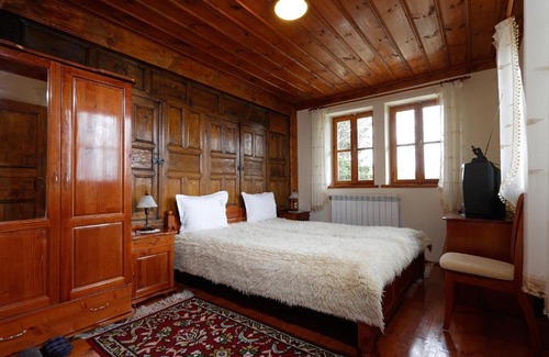 Zheravna House | Yovina House Zheravna: Family-Friendly Stay with Breakfast