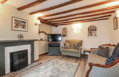 Alton House | Yoxall Cottage