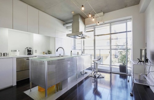 Yoyogi House | Elegant Yoyogi Architectural Design House with Breakfast & Kitchen
