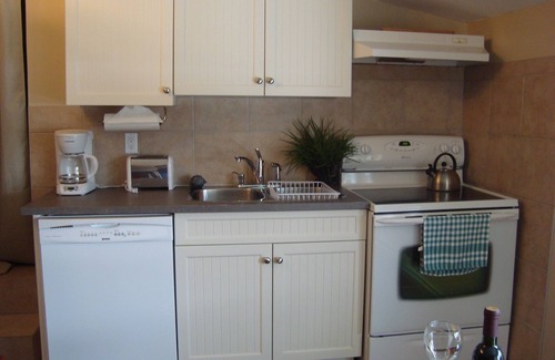 East Kootenay Apartment | Inviting Ypcfitness & Accommodations with Ocean View Pool