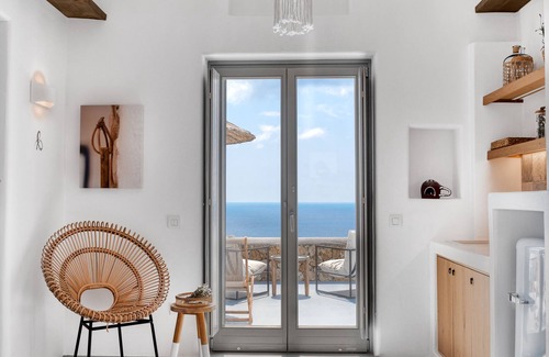 Anafi Hotel | Discover Ypseli Anafi's Hive: Relax with Pool & Breakfast