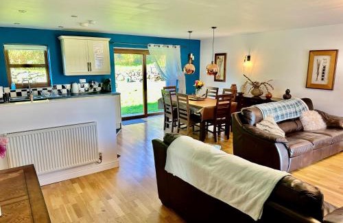 Llanddaniel Fab House | Yr Encil: 4-Star Stay with Pet and Child-Friendly Options