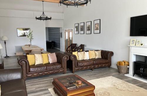 Llanddeusant House | Yr Hen Ysgol- The Old Primary School