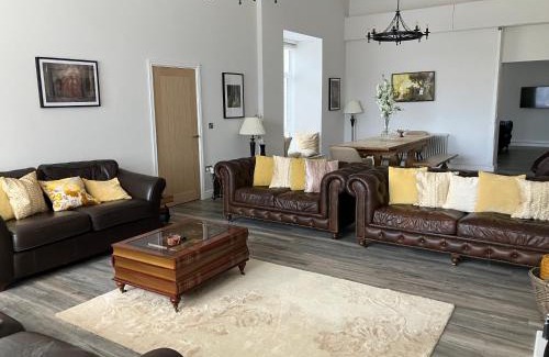 Llanddeusant House | Yr Hen Ysgol- The Old Primary School