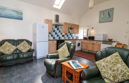 Carmarthen House | Discover Yr Hen Ysgubor: Family & Pet-Friendly Retreat