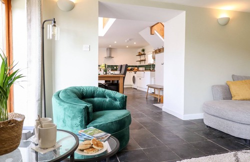 Mawddwy Cottage | Family-Friendly Ysgubor Craig y Gronfa with Hot Tub in Mallwyd