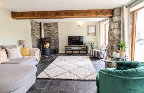 Mawddwy House | Exceptional Family-Friendly Stay at Ysgubor Craig Y Gronfa