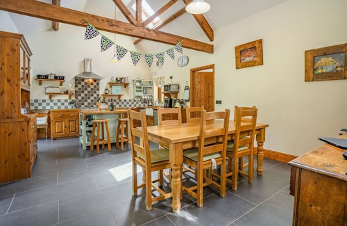 Llanedy Cottage | Family-Friendly Ysgubor Hir with Garden in Pontarddulais