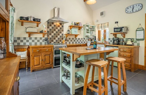 Llanedy Cottage | Family-Friendly Ysgubor Hir with Garden in Pontarddulais