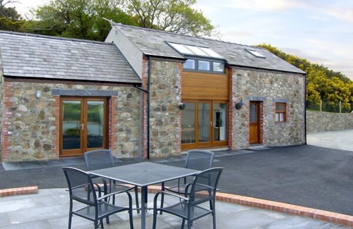 Y Felinheli Cottage | Ysgubor Penrallt: Guest Rated 10/10 with Breakfast & Kitchen