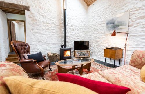 Cardigan House | Ysgubor: A Peaceful Retreat for Two with Pet-Friendly Perks