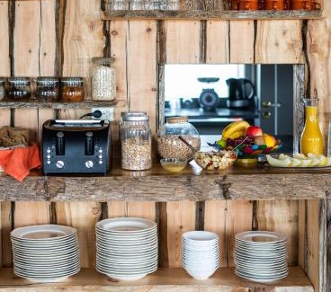 Langanesbyggð Cabin | Ytra Lón Farm Retreat: Pet-Friendly Escape with Ocean Views