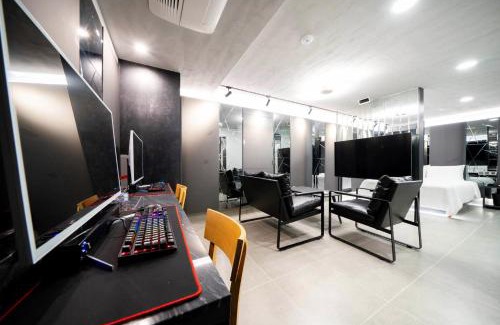 Busanjin Hotel | Discover Ytt Hotel: Family-Friendly Stay with Hot Tub