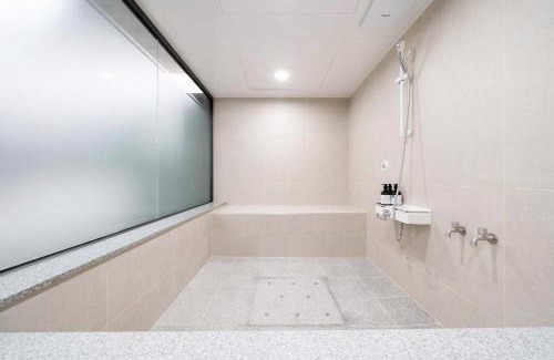 Busanjin Hotel | Discover Ytt Hotel: Family-Friendly Stay with Hot Tub