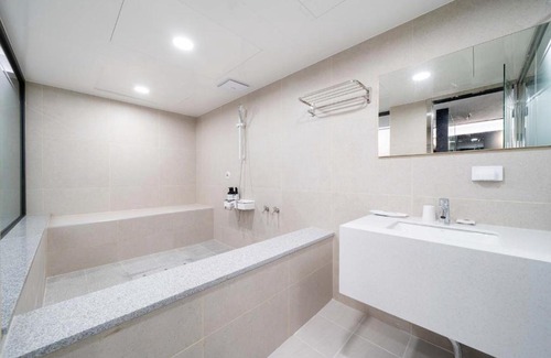 Busanjin Hotel | Discover Ytt Hotel: Family-Friendly Stay with Hot Tub