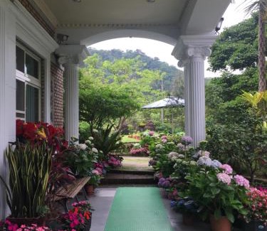 Nanzhuang House | Top-Rated Yu Ho Yuan Leisure Homestay: Family-Friendly Escape