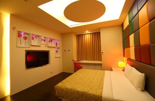 Nantun District Hotel | Yuan Chyau Motel: Pet-Friendly Retreat with Breakfast Included