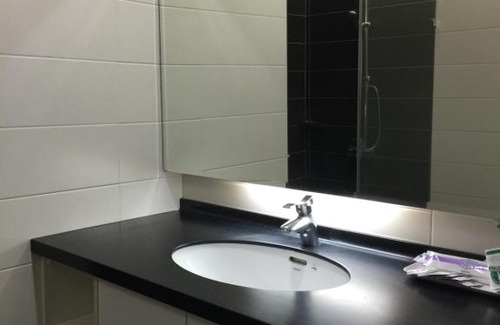 Nantun District Hotel | Yuan Chyau Motel: Pet-Friendly Retreat with Breakfast Included
