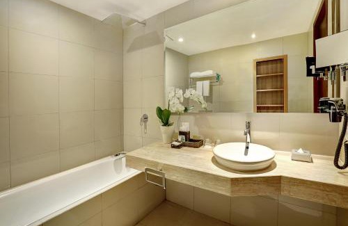 Gambir Hotel | Discover Yuan Garden Pasar Baru: Pool & Spa Retreat