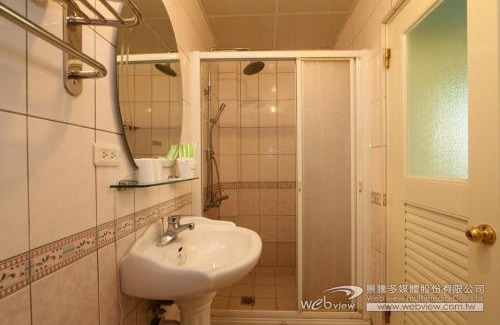 Shoufeng House | Discover Yuan Qiwu Homestay: Family-Friendly Getaway