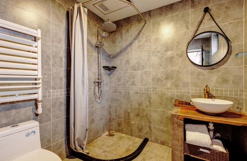 Yanqing House | Discover Yuanxiangli Sansi Inn: Family-Friendly Getaway