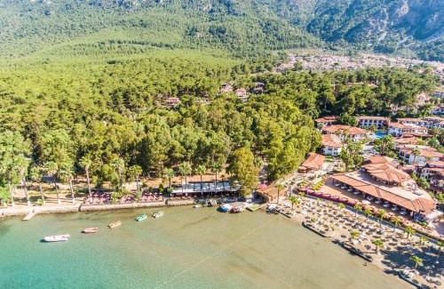 Akyaka City Center Hotel | Oceanfront Bliss at Yucelen Hotel - Rated 9/10