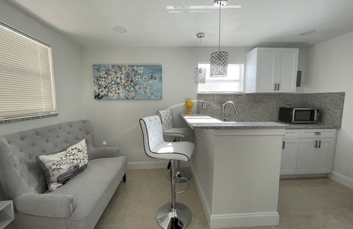 Tampa Apartment | Cozy Yude's Apartment with Kitchen Amenities for Your Stay