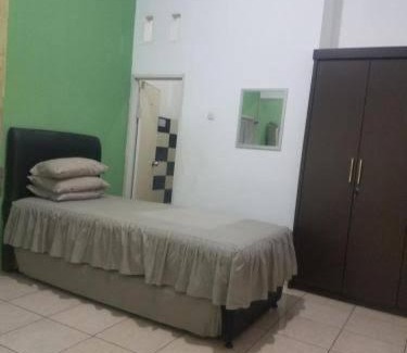Gedongtataan House | Family-Friendly Stay at Yudi Kios Burung Hotel