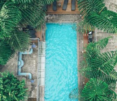 Mile Hotel | Relaxing Yue Xin Yuan Spa Resort with Oceanfront Views