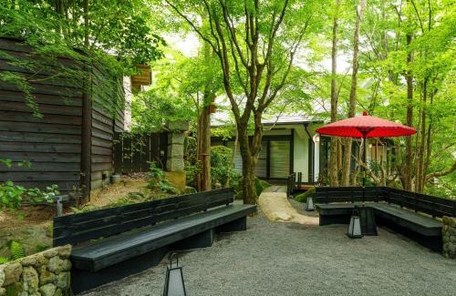 Yufuin Onsen Hotel | Discover Yufuin Rakuyu: 4-Star Retreat with Hot Tub & Dining