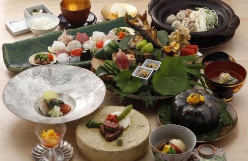 Yufuin Onsen Hotel | Experience Yufuin Souan Kosumosu: 5-Star Comfort & Hot Tub