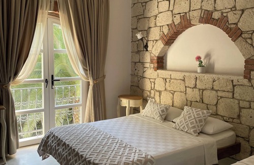 Hacımemis Hotel | Experience YuGa Alacati: Family-Friendly with Pool & Breakfast