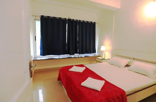 St.Stanislaus Villa House | Discover YUGANDAR Home: Pet-Friendly with Pool & Breakfast