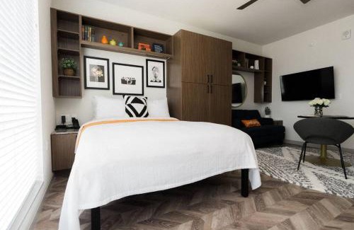 Urbana Hotel | Yugo Guest Suites: Pet-Friendly Comfort Near Attractions