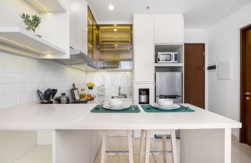 Semanggi Apartment | Family-Friendly Yukari by Kozystay with Pool Access