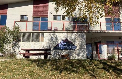 Jindabyne Hotel | Comfortable Yuki Inn Jindabyne with Pool & 4-Star Rating