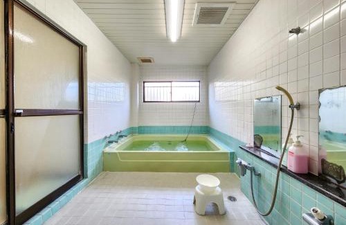 Yuki Hotel | Yukikan: Family-Friendly Retreat with Hot Tub & Kitchen
