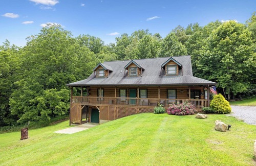 Canton Cabin | Cozy Yukon Cabin Retreat with Spa and Hot Tub Amenities
