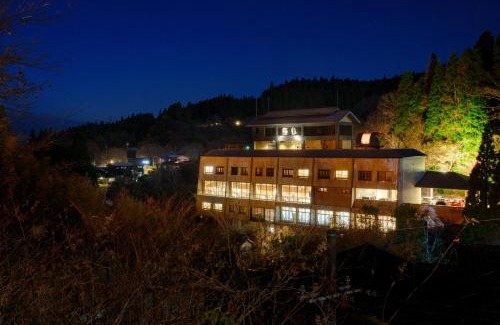 Kurokawa Onsen Hotel | Yukyo no Hibiki Yusai: Relaxing Retreat with Hot Tub