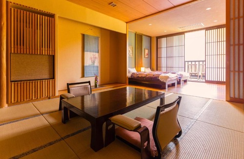 Kurokawa Onsen Hotel | Yukyo no Hibiki Yusai: Relaxing Retreat with Hot Tub
