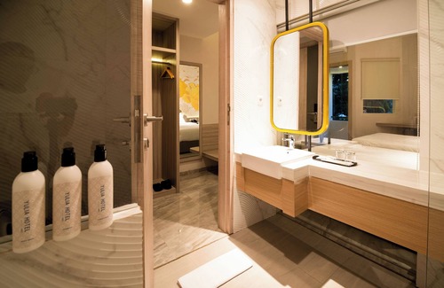 Gorontalo Hotel | Discover Yulia Hotel Managed by HIG: Family-Friendly Stay