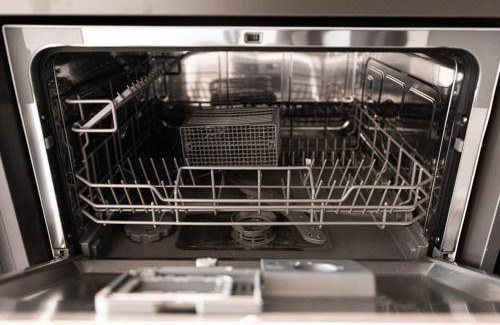 Zentrum-Nord Apartment | Stylish YUMA Apartments Leipzig with kitchen amenities