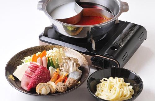 Kamikawa Hotel | Welcoming Stay at Yumoto Ginsenkaku with Hot Tub & Dining