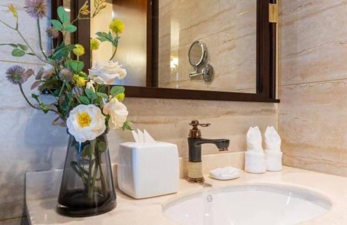 Shijiazhuang Hotel | Yun-Ray Hotel: Family-Friendly with Kitchen & Breakfast Options