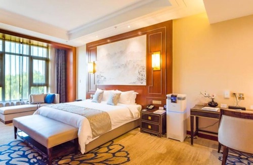 Shijiazhuang Hotel | Yun-Ray Hotel: Family-Friendly with Kitchen & Breakfast Options