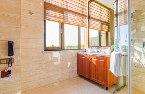 Shijiazhuang Hotel | Yun-Ray Hotel: Family-Friendly with Kitchen & Breakfast Options