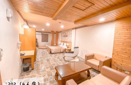 Anping Hotel | Cozy Yun Sung Motel: Pet-Friendly with Breakfast & Hot Tub