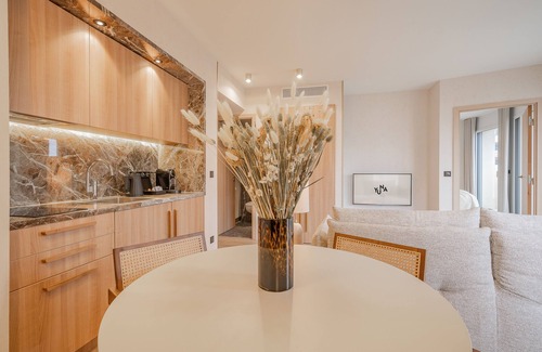 Quartier de la Plaine-de-Monceaux Apartment | Premier Stay at Yuna Porte Maillot - ApartHotel, 4-Star Comfort