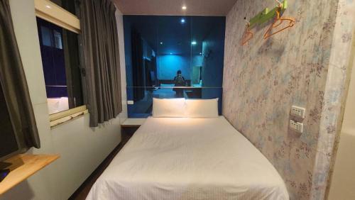 Ren'ai District Hotel | Budget-Friendly Yung Feng Hotel with Hot Tub & Breakfast